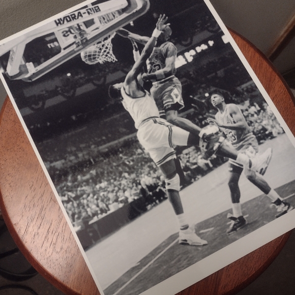 MICHAEL JORDAN DUNKS💥ON EWING  8.5x11 REPRINT 3 POSTER GLOSSY B/W BUNDLE SET!🔥 - Picture 11 of 16